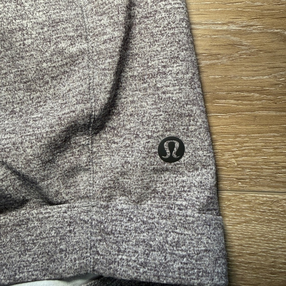 Lululemon On the Fly Short Heathered Gray Luxtreme W7ANHS Size 10 - Picture 5 of 9